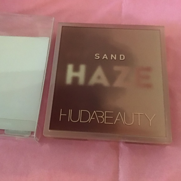 Huda Beauty Haze Eyeshadow Palette Sand - Picture 3 of 3